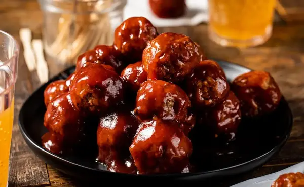 BOULETTES DE VIANDE PIQUANTES AU MIEL À LA MIJOTEUSE